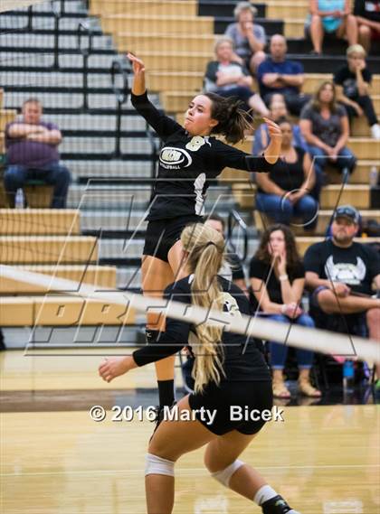 Thumbnail 1 in Central Catholic @ Enochs photogallery.