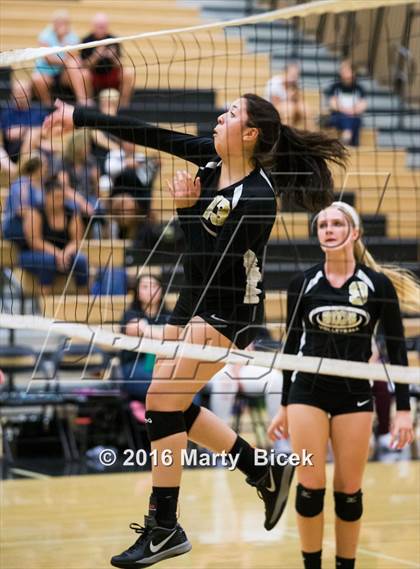 Thumbnail 2 in Central Catholic @ Enochs photogallery.