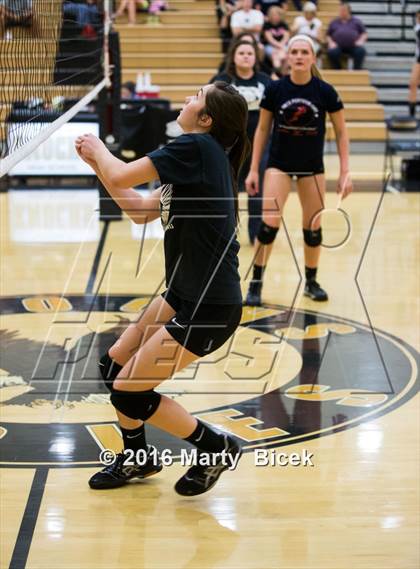 Thumbnail 3 in Central Catholic @ Enochs photogallery.