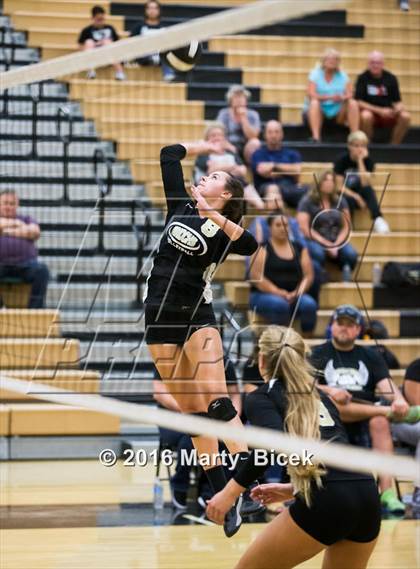 Thumbnail 3 in Central Catholic @ Enochs photogallery.