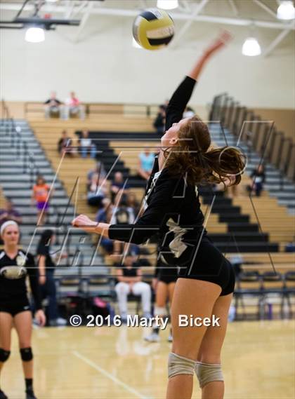 Thumbnail 3 in Central Catholic @ Enochs photogallery.