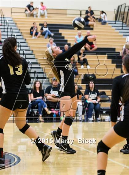 Thumbnail 2 in Central Catholic @ Enochs photogallery.