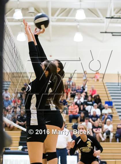 Thumbnail 1 in Central Catholic @ Enochs photogallery.