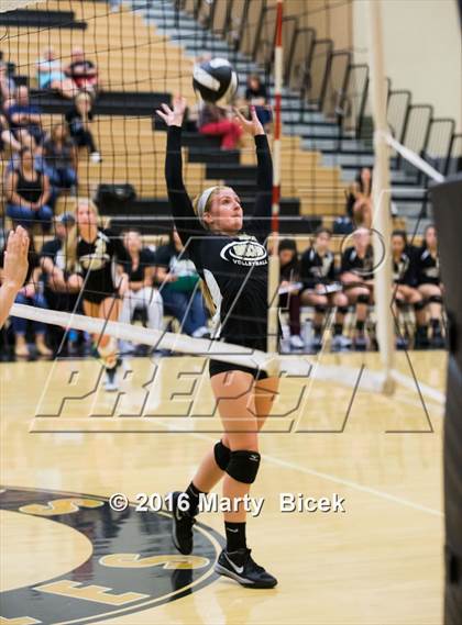 Thumbnail 2 in Central Catholic @ Enochs photogallery.