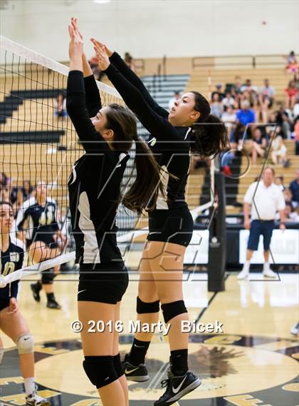 Thumbnail 3 in Central Catholic @ Enochs photogallery.