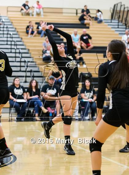 Thumbnail 3 in Central Catholic @ Enochs photogallery.