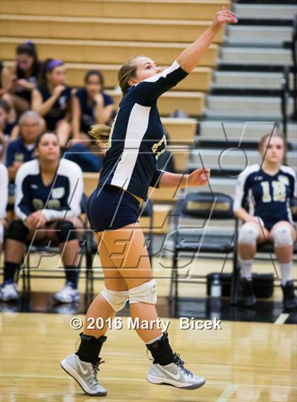 Thumbnail 3 in Central Catholic @ Enochs photogallery.