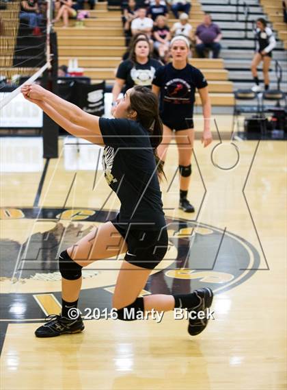 Thumbnail 2 in Central Catholic @ Enochs photogallery.