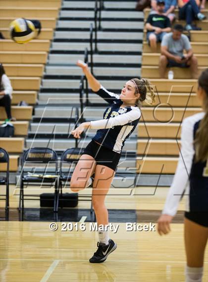 Thumbnail 2 in Central Catholic @ Enochs photogallery.