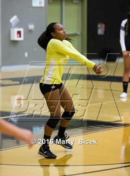 Thumbnail 2 in Central Catholic @ Enochs photogallery.