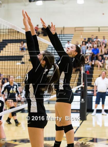 Thumbnail 2 in Central Catholic @ Enochs photogallery.