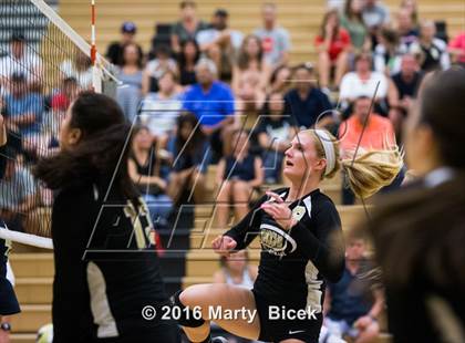 Thumbnail 2 in Central Catholic @ Enochs photogallery.