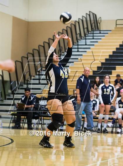 Thumbnail 3 in Central Catholic @ Enochs photogallery.