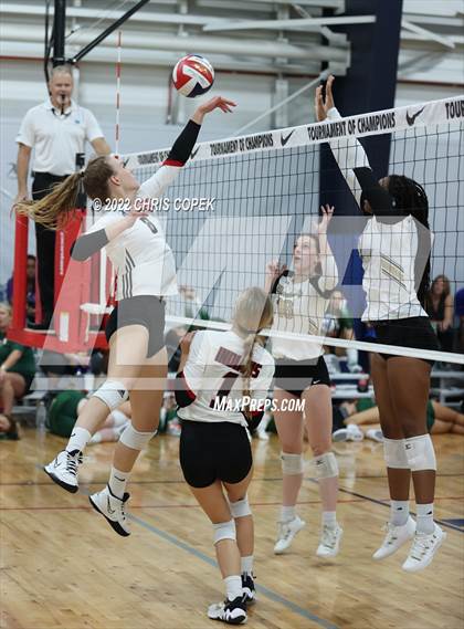 Thumbnail 3 in Buchholz vs Vero Beach (Nike Tournament of Champions) photogallery.