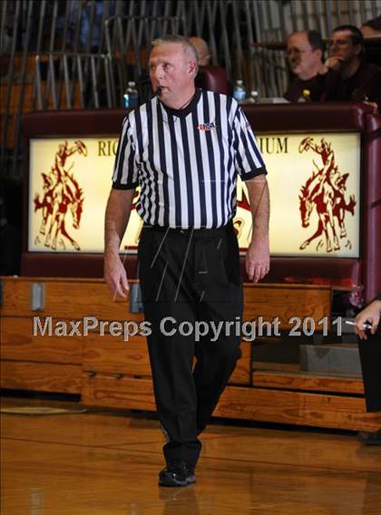 Thumbnail 2 in Sesser-Valier vs. Pinckneyville (Benton Invitational Tournament) photogallery.