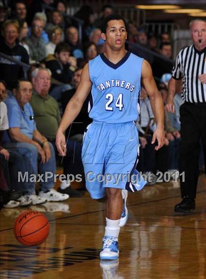 Thumbnail 3 in Sesser-Valier vs. Pinckneyville (Benton Invitational Tournament) photogallery.