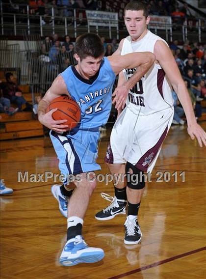 Thumbnail 2 in Sesser-Valier vs. Pinckneyville (Benton Invitational Tournament) photogallery.