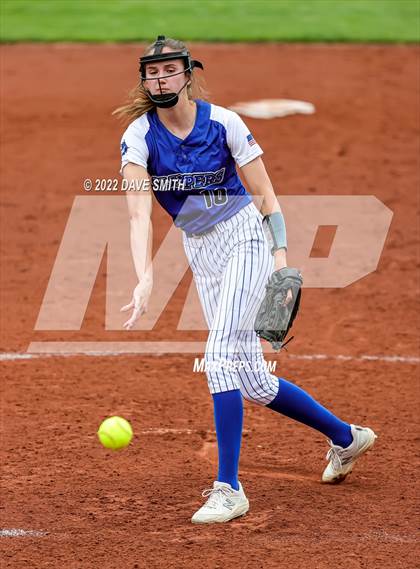 Thumbnail 2 in Clear Creek-Amana vs Prairie (Varsity Classic) photogallery.