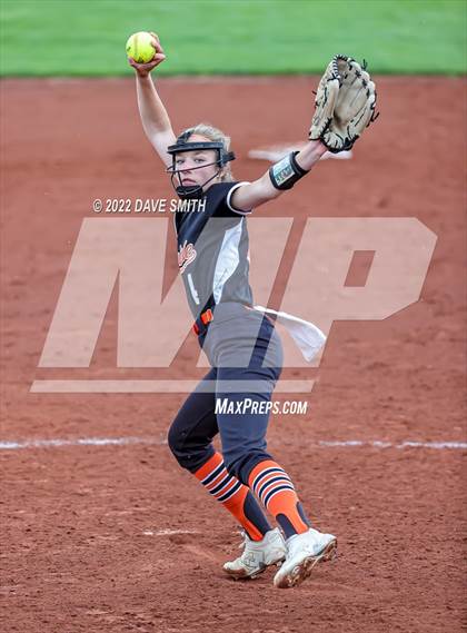 Thumbnail 2 in Clear Creek-Amana vs Prairie (Varsity Classic) photogallery.