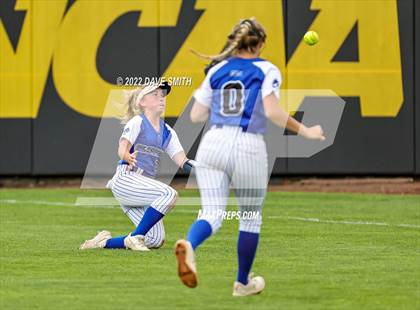 Thumbnail 1 in Clear Creek-Amana vs Prairie (Varsity Classic) photogallery.