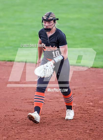 Thumbnail 2 in Clear Creek-Amana vs Prairie (Varsity Classic) photogallery.