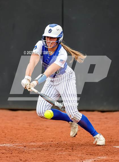 Thumbnail 2 in Clear Creek-Amana vs Prairie (Varsity Classic) photogallery.