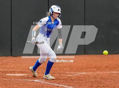Thumbnail 1 in Clear Creek-Amana vs Prairie (Varsity Classic) photogallery.