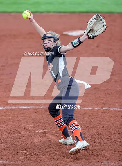 Thumbnail 1 in Clear Creek-Amana vs Prairie (Varsity Classic) photogallery.