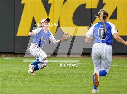 Thumbnail 1 in Clear Creek-Amana vs Prairie (Varsity Classic) photogallery.