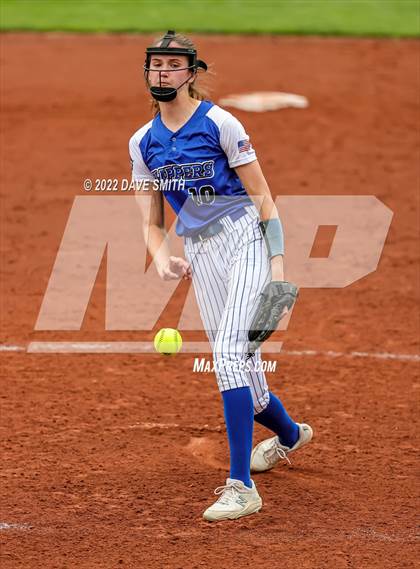 Thumbnail 2 in Clear Creek-Amana vs Prairie (Varsity Classic) photogallery.