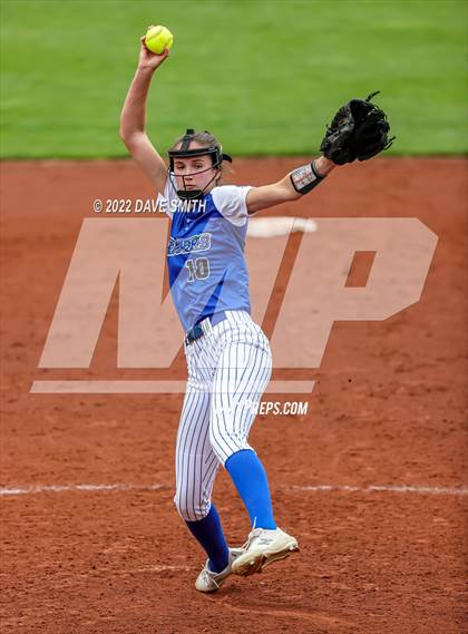 Thumbnail 2 in Clear Creek-Amana vs Prairie (Varsity Classic) photogallery.