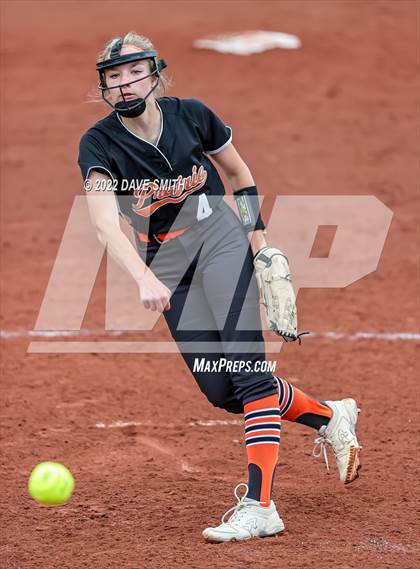 Thumbnail 2 in Clear Creek-Amana vs Prairie (Varsity Classic) photogallery.