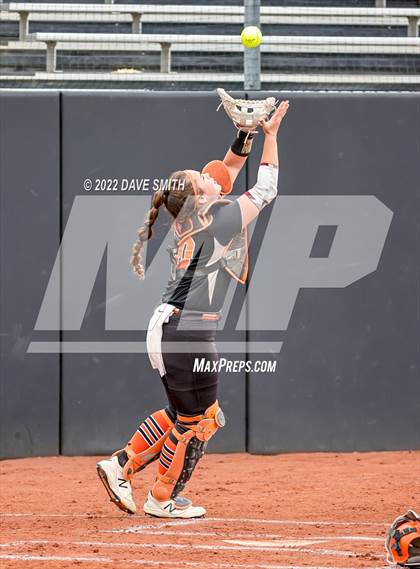 Thumbnail 3 in Clear Creek-Amana vs Prairie (Varsity Classic) photogallery.