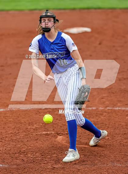 Thumbnail 1 in Clear Creek-Amana vs Prairie (Varsity Classic) photogallery.