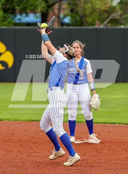 Thumbnail 3 in Clear Creek-Amana vs Prairie (Varsity Classic) photogallery.