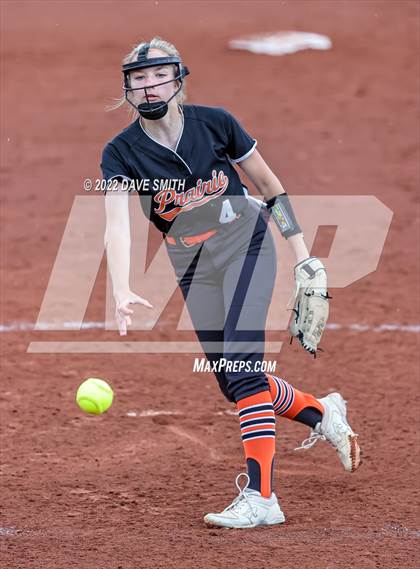 Thumbnail 2 in Clear Creek-Amana vs Prairie (Varsity Classic) photogallery.