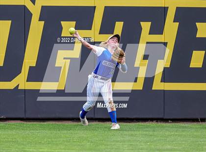 Thumbnail 2 in Clear Creek-Amana vs Prairie (Varsity Classic) photogallery.