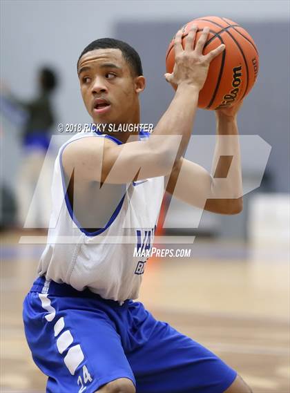 Thumbnail 1 in East St. Louis vs. Vashon photogallery.