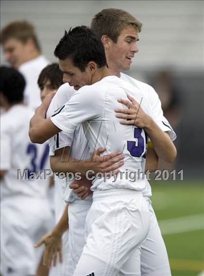 Thumbnail 2 in Downers Grove North @ Hinsdale South (Regional Playoff) photogallery.