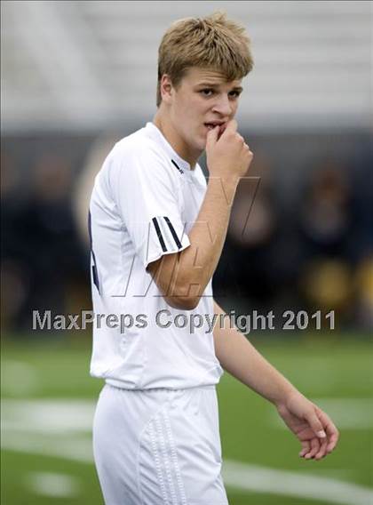 Thumbnail 2 in Downers Grove North @ Hinsdale South (Regional Playoff) photogallery.