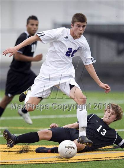 Thumbnail 3 in Downers Grove North @ Hinsdale South (Regional Playoff) photogallery.