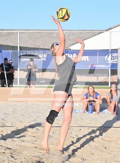 Thumbnail 2 in Arcadia vs. Salpointe Catholic (AIA DII Pairs Semifinal) photogallery.