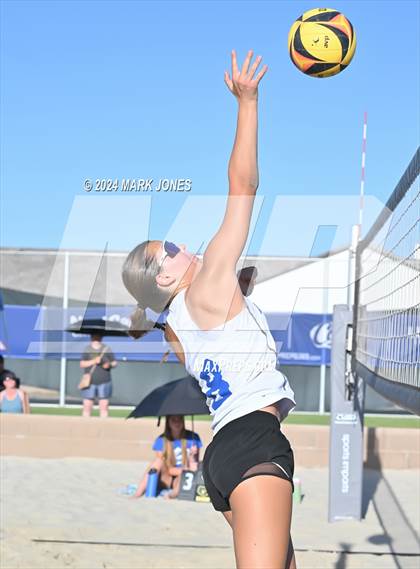 Thumbnail 2 in Arcadia vs. Salpointe Catholic (AIA DII Pairs Semifinal) photogallery.