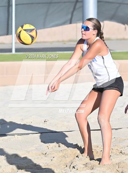 Thumbnail 3 in Arcadia vs. Salpointe Catholic (AIA DII Pairs Semifinal) photogallery.