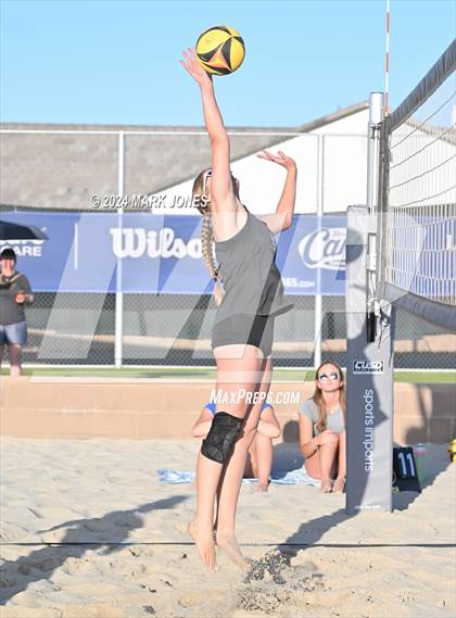 Thumbnail 3 in Arcadia vs. Salpointe Catholic (AIA DII Pairs Semifinal) photogallery.
