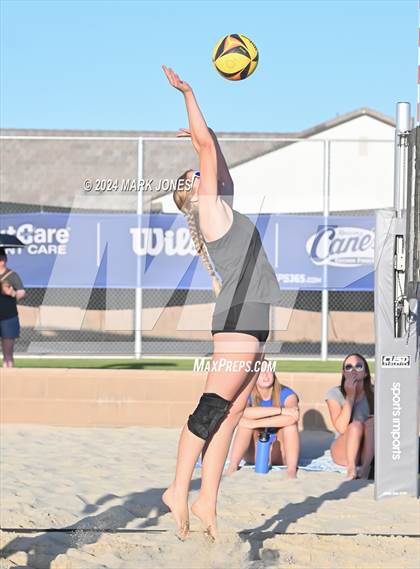 Thumbnail 2 in Arcadia vs. Salpointe Catholic (AIA DII Pairs Semifinal) photogallery.