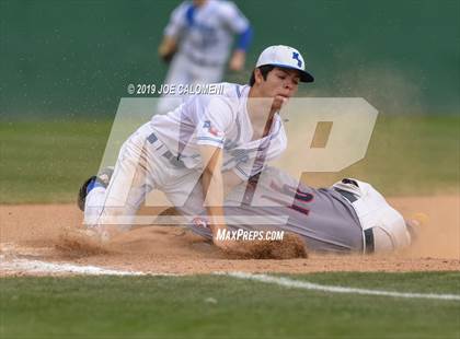 Thumbnail 2 in New Braunfels vs Veterans Memorial (San Antonio Classic) photogallery.