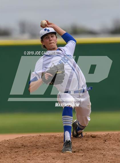 Thumbnail 2 in New Braunfels vs Veterans Memorial (San Antonio Classic) photogallery.