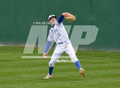 Thumbnail 3 in New Braunfels vs Veterans Memorial (San Antonio Classic) photogallery.