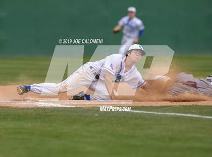 Thumbnail 2 in New Braunfels vs Veterans Memorial (San Antonio Classic) photogallery.